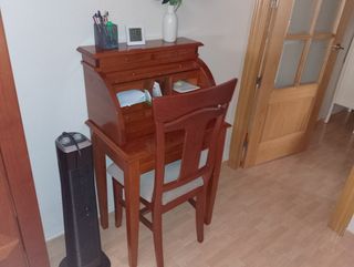 Mueble secreter de madera. Buen estado. Recoger.