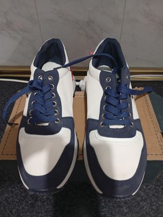 Zapatillas deportivas nuevas