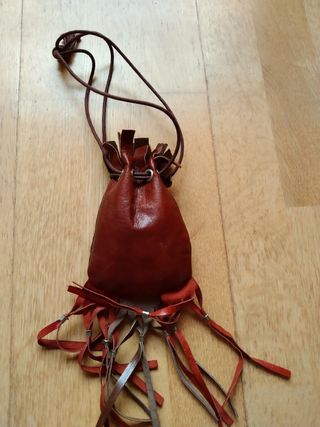 Bolsita de cuero medieval