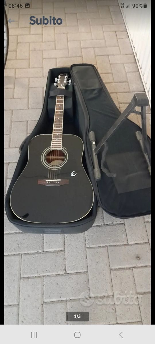 Chitarra classica nera con custodia