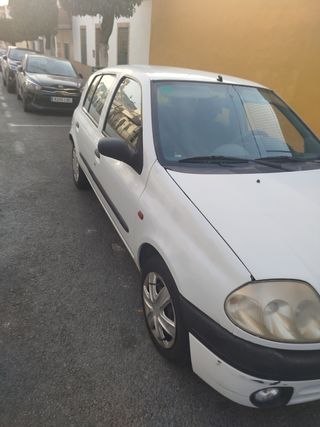 Renault Clio 2001