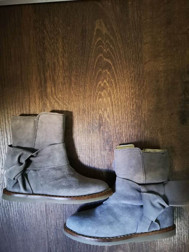 Botas grises niña talla 24 sin estrenar