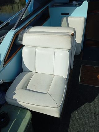 Embarcación a motor Glastron