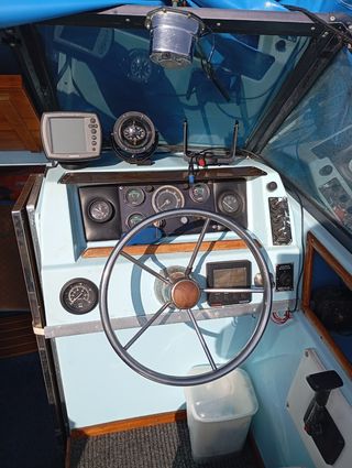 Embarcación a motor Glastron