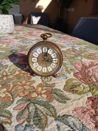 Sveglia antica in ottone vintage