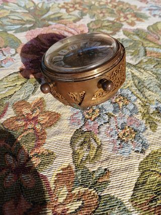 Sveglia antica in ottone vintage