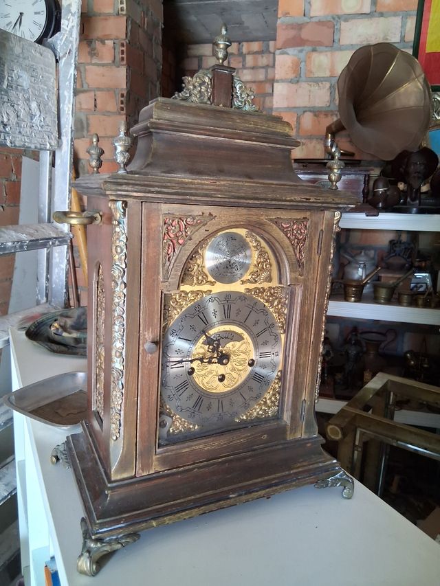 Reloj de sobremesa antiguo