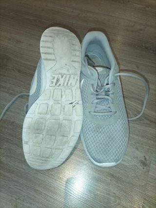 Deportivas Nike Tanjun Gris Talla 44