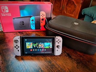 Nintendo Switch con extras y juegos en digital 