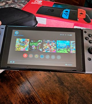 Nintendo Switch con extras y juegos en digital 