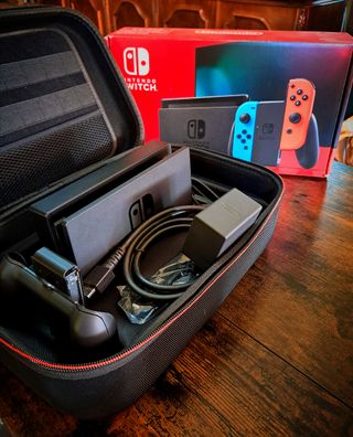 Nintendo Switch con extras y juegos en digital 