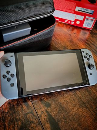 Nintendo Switch con extras y juegos en digital 