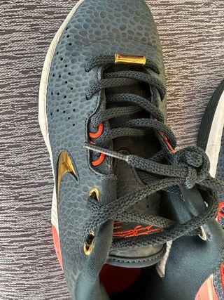 Zapatillas Nike LeBron James Doradas