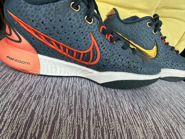 Scarpe Nike LeBron James Gold