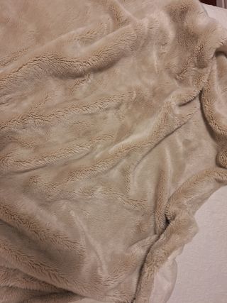 Manta suave para sofá o cama color beige