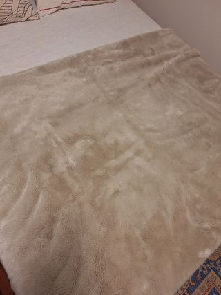 Manta suave para sofá o cama color beige