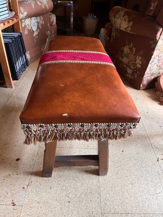 Banco vintage tapizado cuero y madera