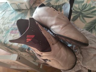 Zapatillas Adidas Predator Multitacos Beige/Morado