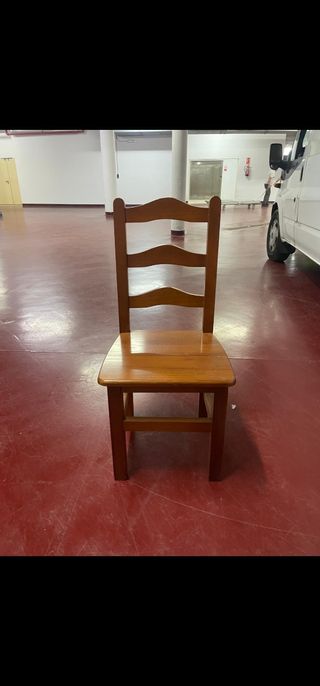 Set di 30 tavoli e sedie in legno