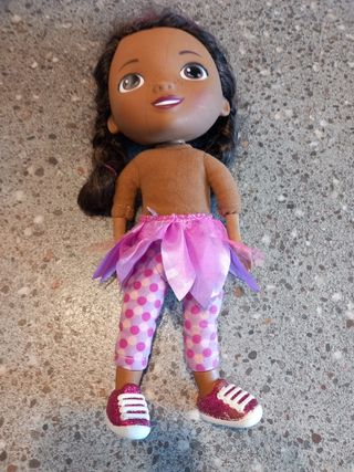 Bambola con gonna e pantaloni a pois