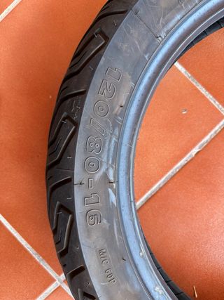neumáticos Michelin 100/80-16 y 120/80-16.