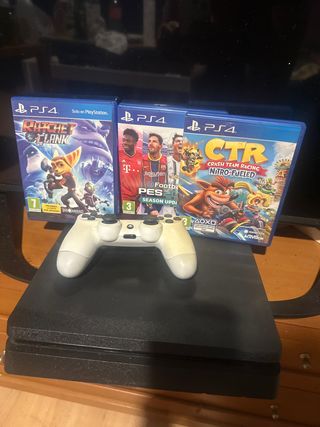 PS4 con Mando y Juegos