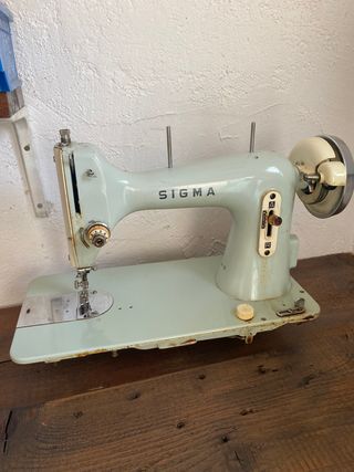 Máquina de coser Sigma antigua