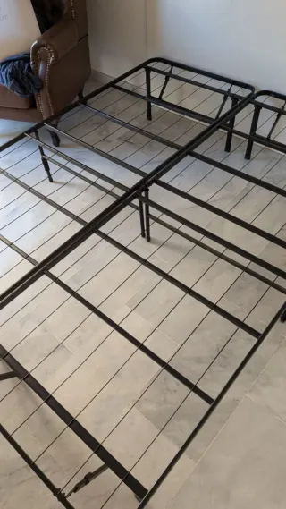 Base de cama plegable de metal más colchón