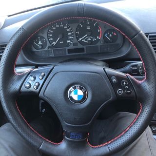 Volante BMW M Perforado con Costuras personales 