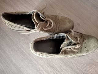 Zapatos de ante con cordones y tacón