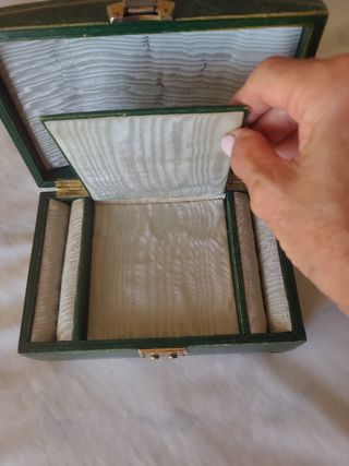 Joyero antiguo de piel.
