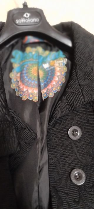 Cappotto donna nero con decorazioni