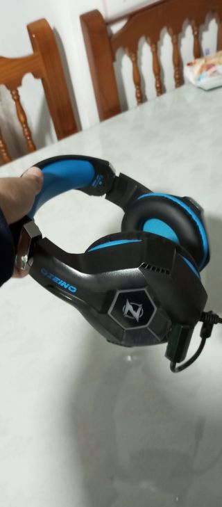 PS41TB Edición Especial Negra con cables incluidos