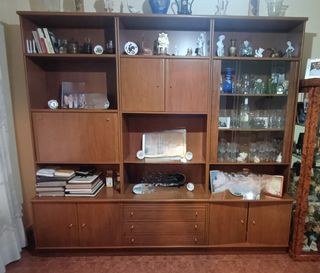 Mueble de salón madera y cristal