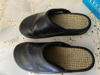 Zuecos Leco Negros con Plantilla Circulación