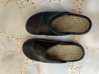 Zuecos Leco Negros con Plantilla Circulación