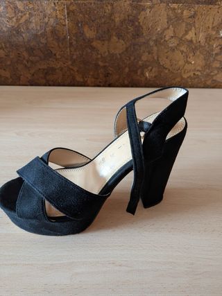 Zapatos de tacón negros talla 38