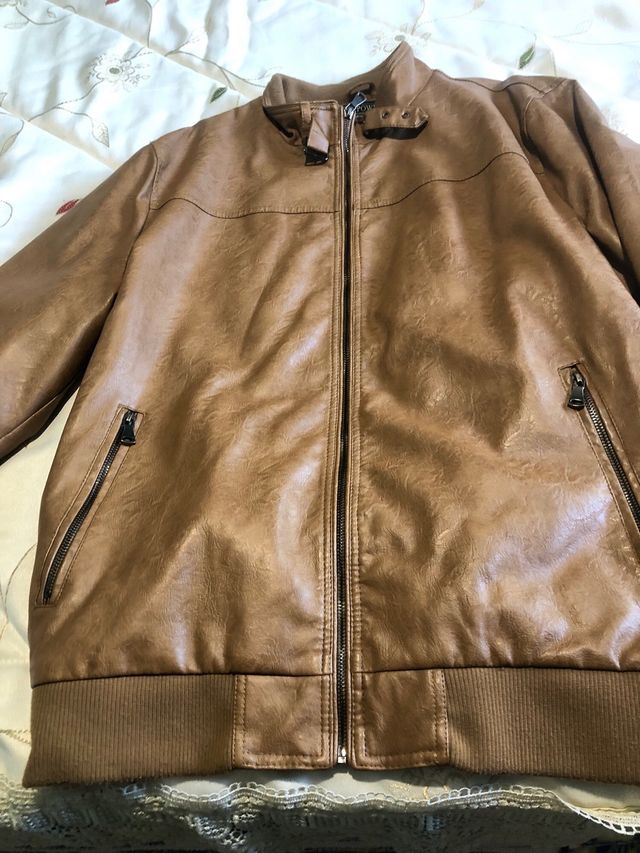 Cazadora de hombre efecto piel