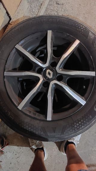 Cerchi in lega con ruote Renault Clio 4