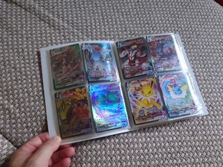 Carpeta de cartas Pokémon con 200 cartas!