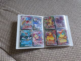 Carpeta de cartas Pokémon con 200 cartas!
