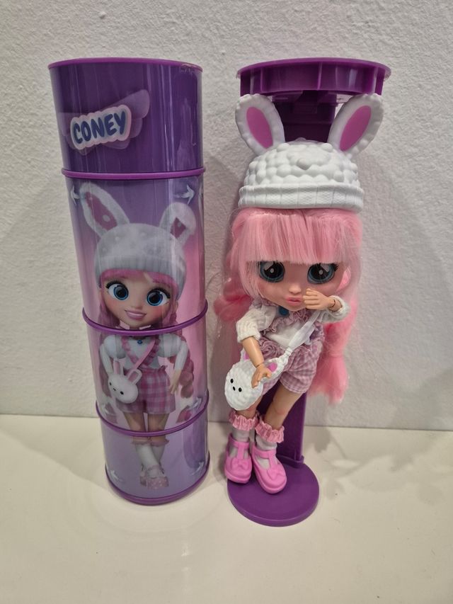 Bambola Coney con accessori