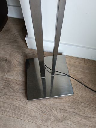 Lámpara de pie moderna plateada extensible