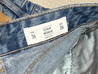 Pantalón corto vaquero desgastado