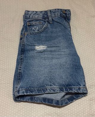 Pantalón corto vaquero desgastado