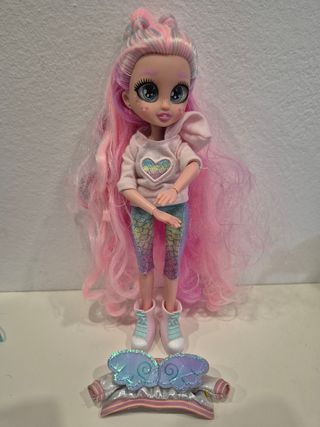 Bambola bff con capelli rosa e vestiti