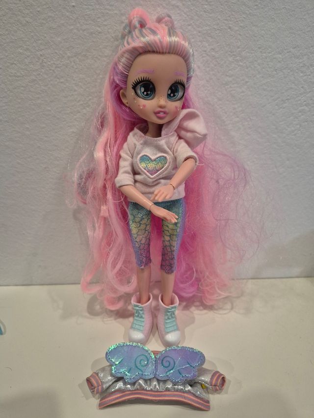 Bambola bff con capelli rosa e vestiti