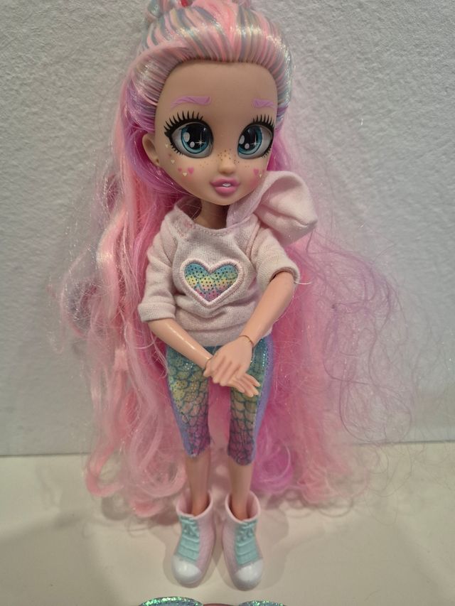 Bambola bff con capelli rosa e vestiti