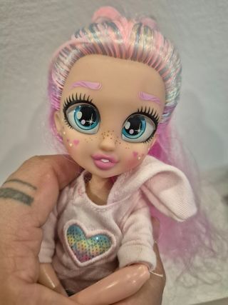 Bambola bff con capelli rosa e vestiti