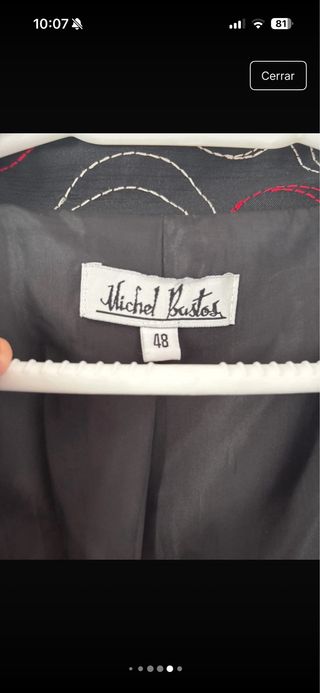 Chaqueta lunares negra y multicolor